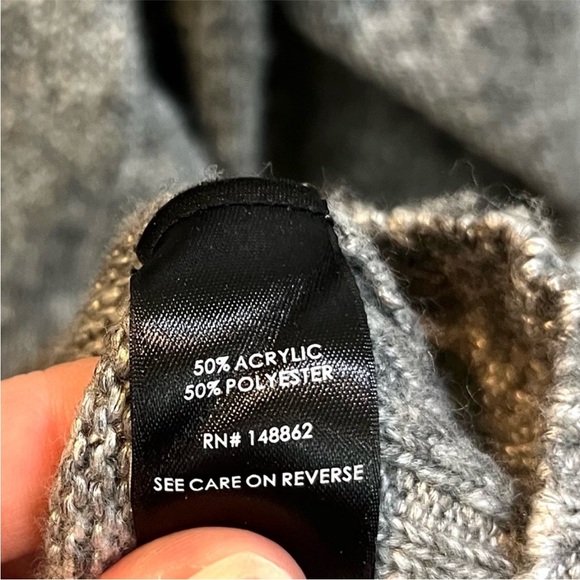 Grey hoodie sweater with cam heart. Torrid size 2. - Picture 5 of 5